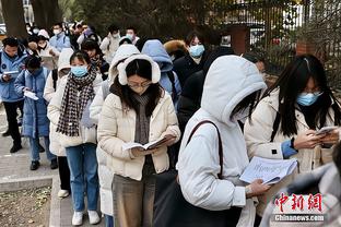 98年19岁科比全明星首秀：和这些厉害球员打球感觉非凡 有点紧张