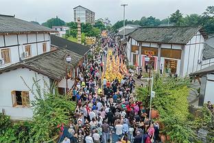 高光一战！怀斯曼全场10投8中 拿下17分11篮板4助攻难阻失利