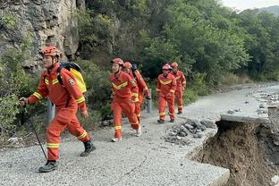 沦为空砍！武切维奇全场25中12砍下26分17篮板的大号两双